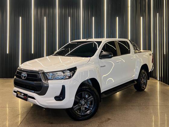 TOYOTA HILUX 2.8 D-4D TURBO DIESEL CD SR 4X4 AUTOMÁTICO TOYOTA HILUX 2.8 D-4D TURBO DIESEL CD SR 4X4 AUTOMÁTICO
